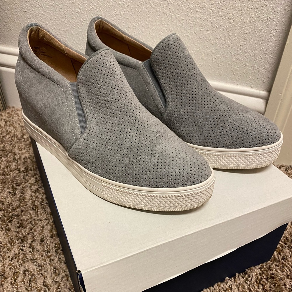 Caslon Allie Wedge Sneaker in Gray Suede